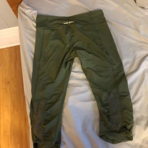 Under armour olive green capris